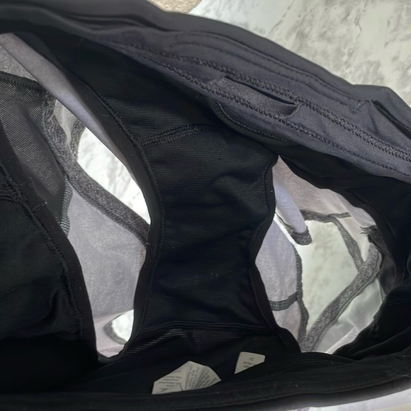 Lululemon Speed Up Low-rise shorts Size 4. - Picture 7 of 7